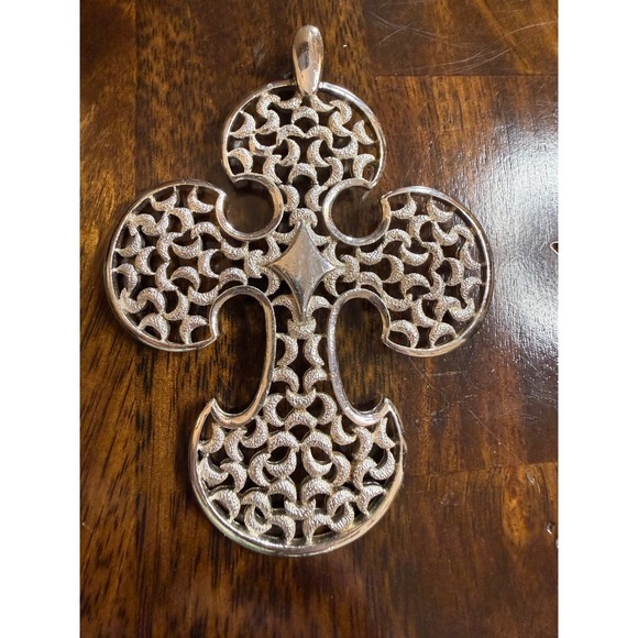 Vintage Crown Trifari Silver Tone Filigree Cross Pendant Gothic Revival - Picture 4 of 10